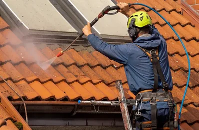 Démoussage et hydrofuge de toiture à Hanvec